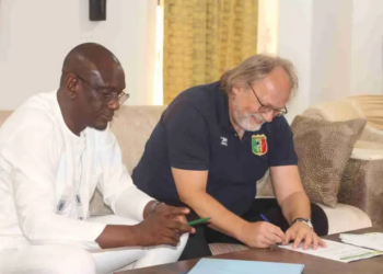 Aigles du Mali : Signature officielle du contrat de Tom Saintfiet