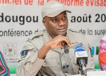 Le Burkina lance un passeport sans les insignes de la Cédéao