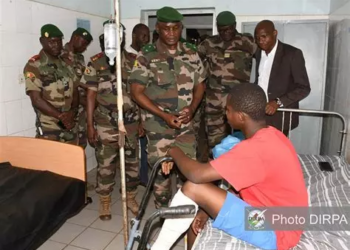 Mali : le chef de l’armée au chevet des blessés de l’attaque du 17 septembre