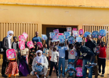 Don des kits scolaires a des éleves a Gao