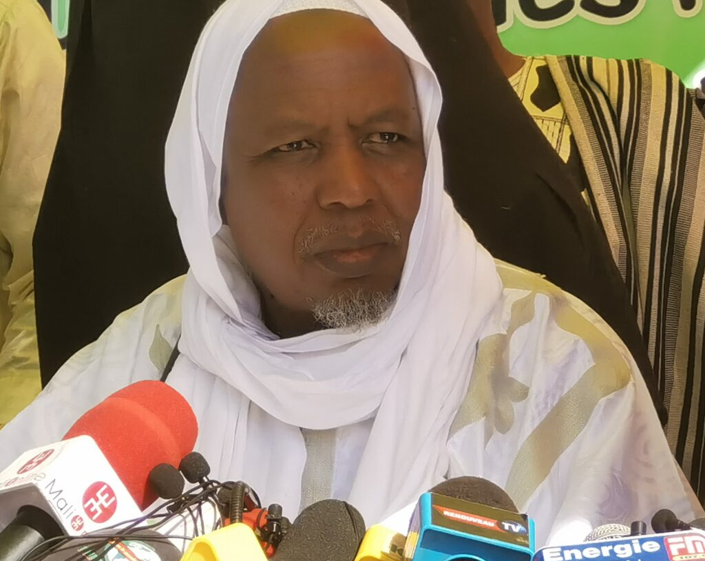 Retour de Mahmoud Dicko au Mali : Un défi pour le régime militaire ?