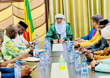 Suspension des activités politiques: le gouvernement engage les médias dans une stratégie d’apaisement