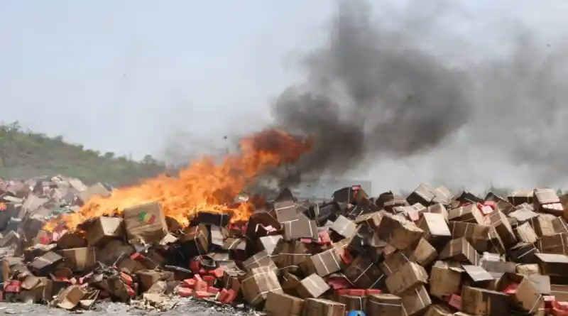 Mali : l’OCS incinère plus de 161 tonnes de produits prohibés à Dio-Gare